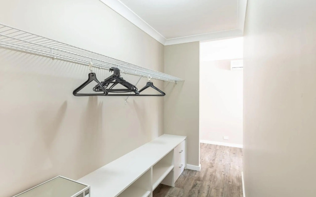 Dolphin Lagoon 196 Soldiers Pt Rd Luxury Escape