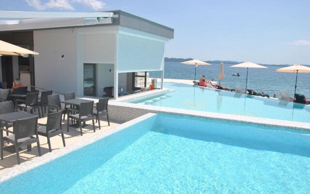 Sunnyside Apartments Petrcane