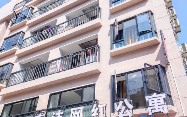 Liangjie Wanghong Apartment (Overseas Chinese City Branch)
