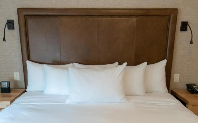 Moose Hotel And Suites