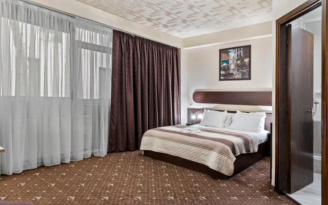 Hotel Charter