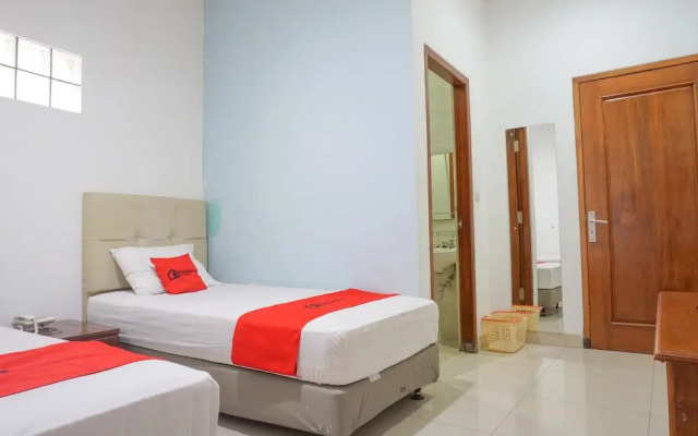 Residences by RedDoorz Syariah @ Buah Batu