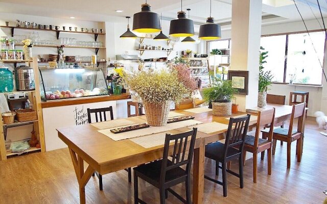 Life Station - Hostel