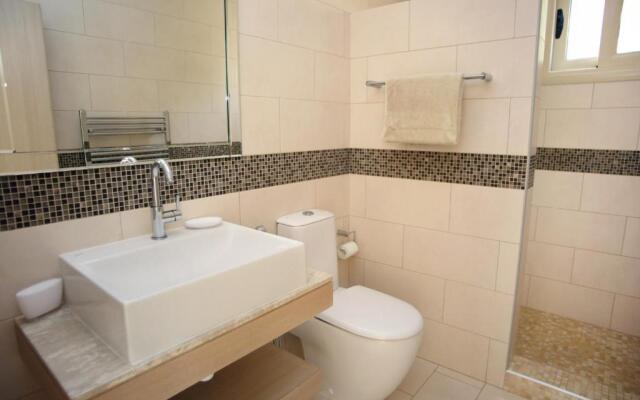 Seafront 5 Bedroom Villa Paradise in Sea Caves