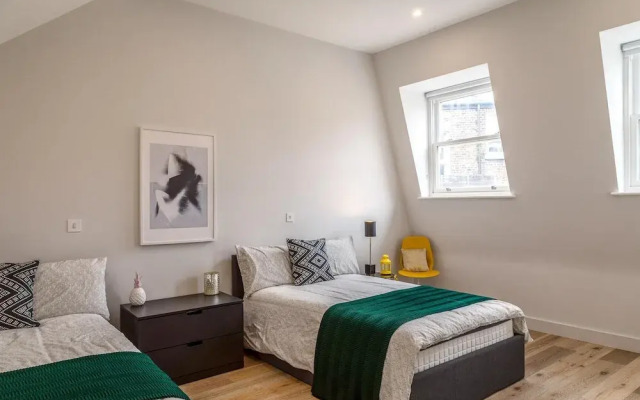 PickThePlace family house in West Kensington