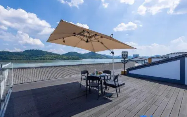 Jianglu Homestay