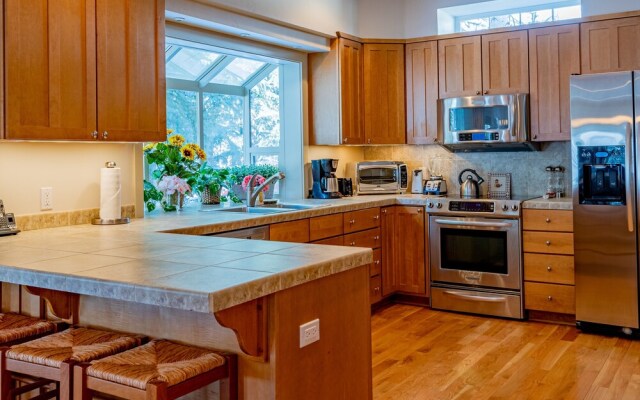 Yeagr Home Elkhorn by RedAwning
