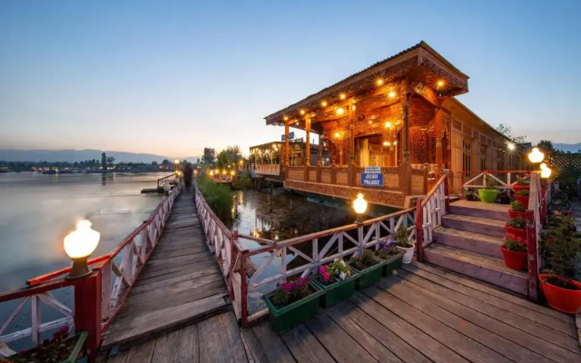 Kolu Group Of Houseboats