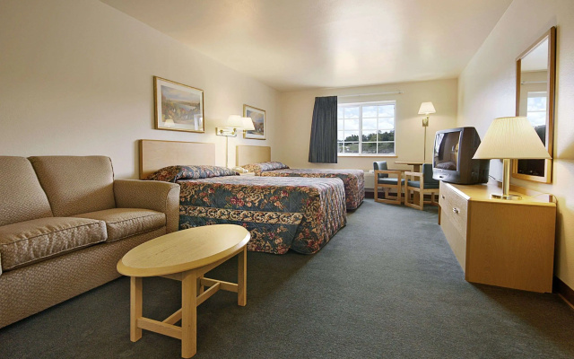 Super 8 by Wyndham Ava