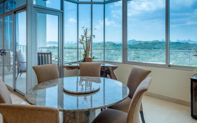 24o Penthouse Unique Design 2 Balconies Oceanview