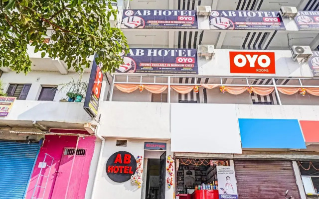 Oyo 703347 Ab Hotel