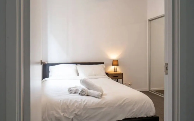 Modern 2 Bedroom Dutton Park Apartment With Balcony