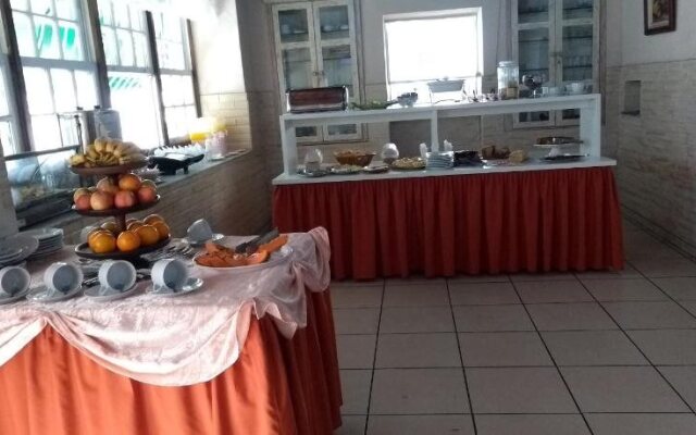 Gold Avenue Hotel