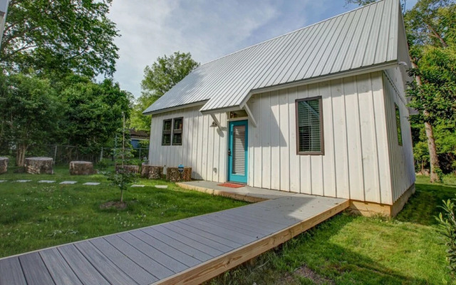 5 Bedroom, East 18th Street