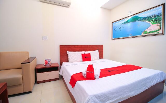 RedDoorz Plus @ Tran Phu