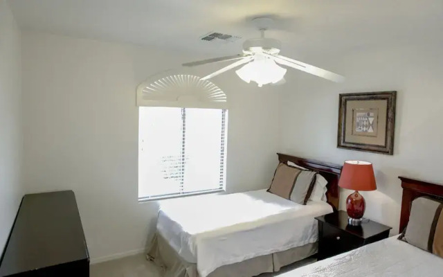 Near Great Shopping & Dining! Pool Table & Games!