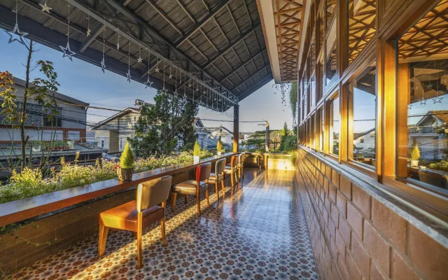 Brick House Dalat Hotel