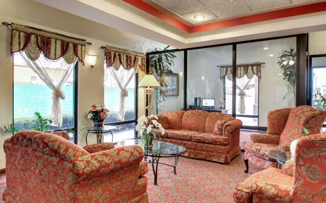 Quality Inn & Suites Clinton - Jackson West