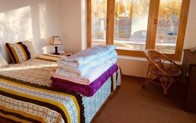 Chakshi Guest House
