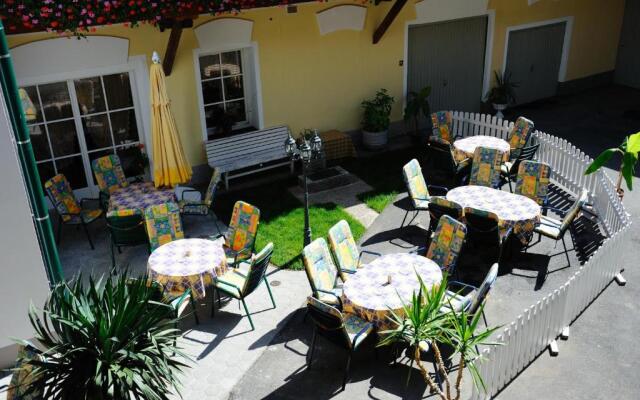 Hotel-Gasthof-Fleischerei - Zur alten Post