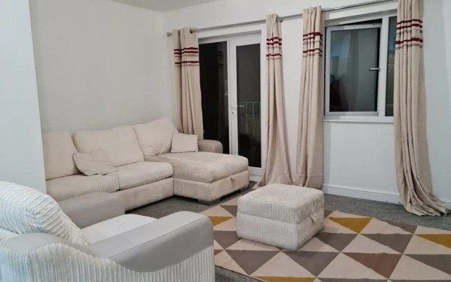 Impeccable 4-bed House Near Manchester City Centre