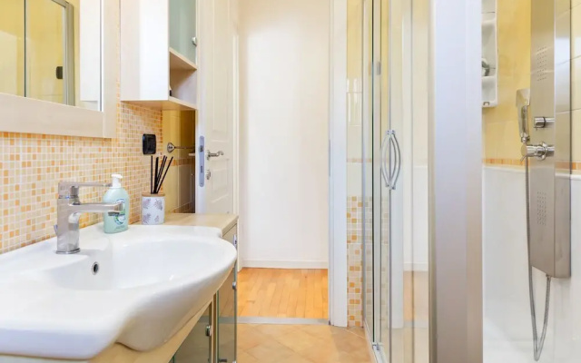 Bright flat next to the Vomero
