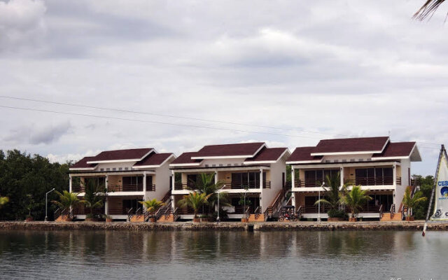 Papa Kit's Marina Resort
