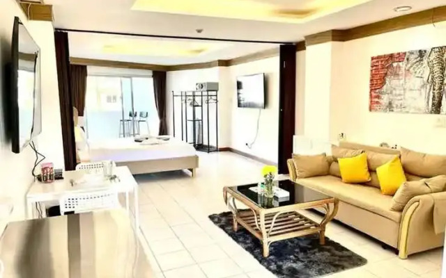 Patong Beach Gardens - Pool, Fast Wifi, Smart TVs