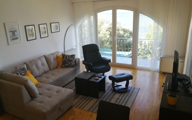 Apartment Vlatkica - 10 m from beach: A1 Vlatkica Maslenica, Zadar riviera