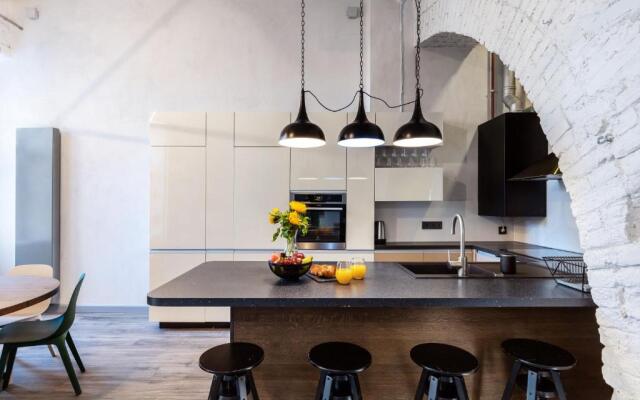 #stayhere - Unique Spacious & Modern 2BDR Upscale Neighbourhood