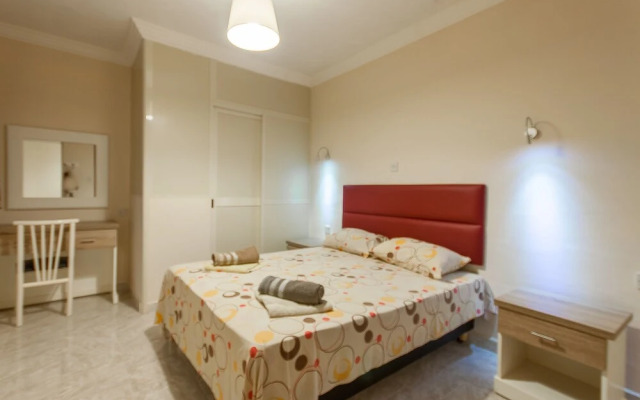 Pool and Sea, charming Merill Apart 5