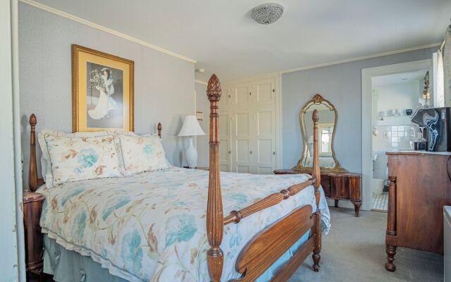 The Yankee Clipper Inn