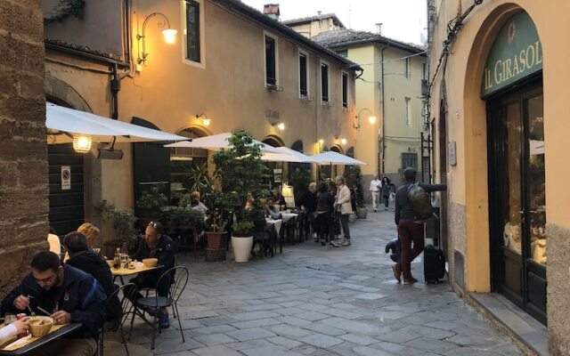 Apartment With Garden