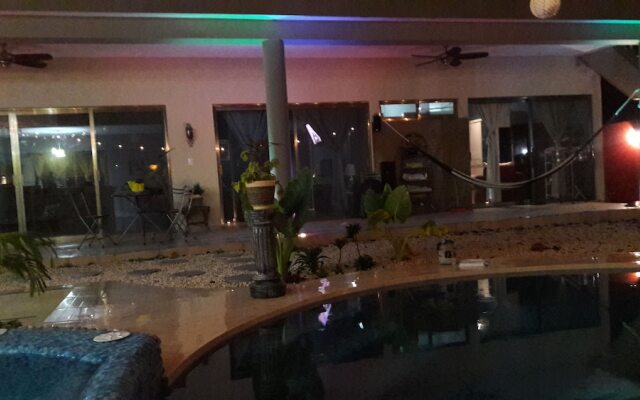 Oasis House B&B Cancun