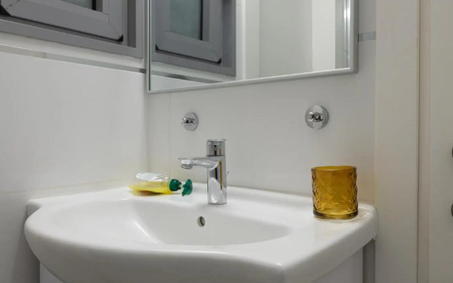 Pool side luxury suite at Royal Park-New Listing