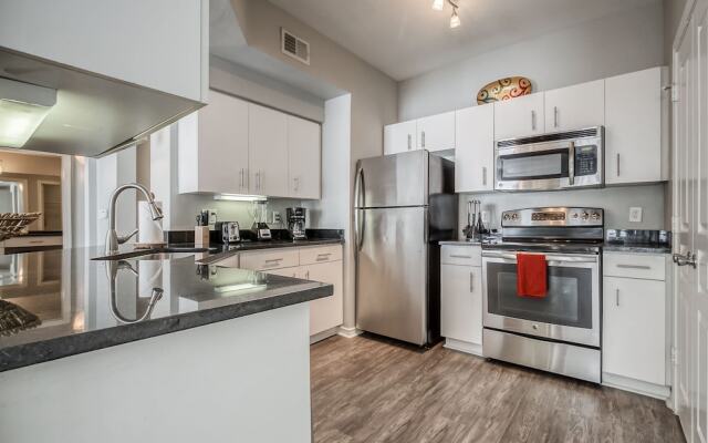 Modern Uptown Dallas Stay by Amyfinehouse