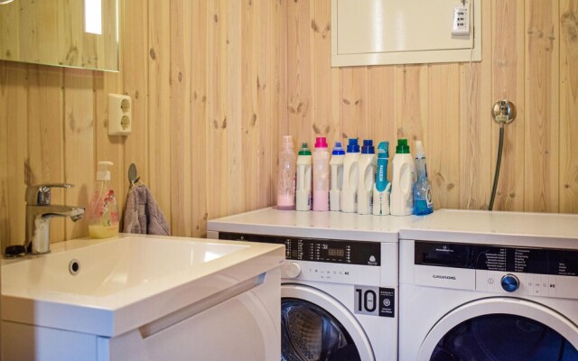 Beautiful Home in Skare With Wifi and 5 Bedrooms