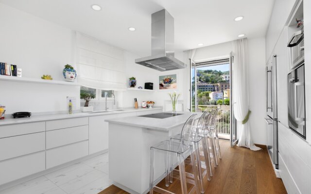 Luxury home with sea-view