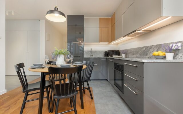 Apartment Siedmiogrodzka Wola by Renters