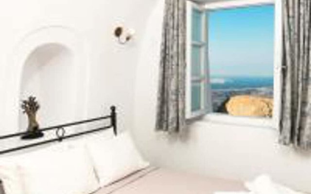 Impeccable Double Bed Villa in Imerovigli Santorin