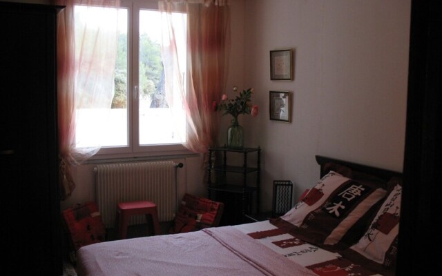 House With 3 Bedrooms in Peyrolles-en-provence, With Wonderful Mountai