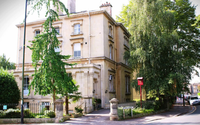 Victoria Square Hotel