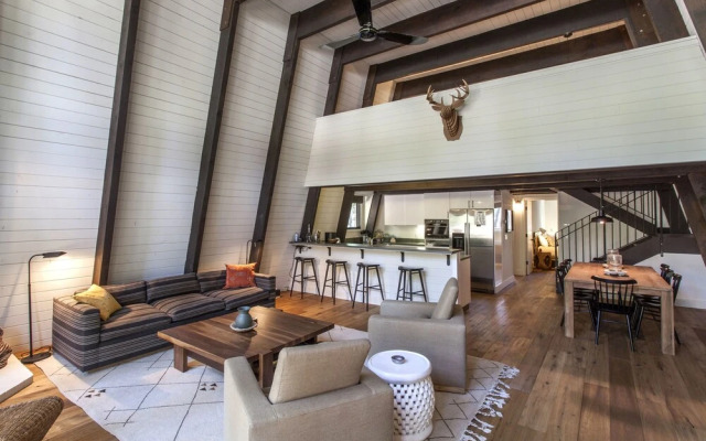 Oliver Pet Friendly Rental by RedAwning