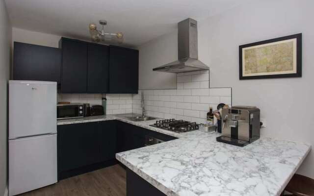 Lovely 2 Bedroom Flat Near Whitechapel Station