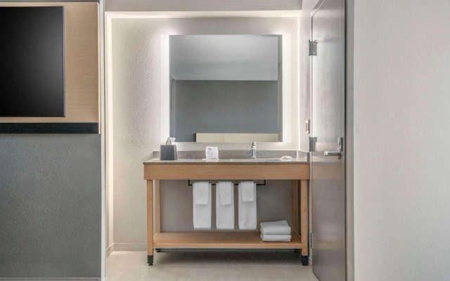 Hyatt Place Riverside Downtown