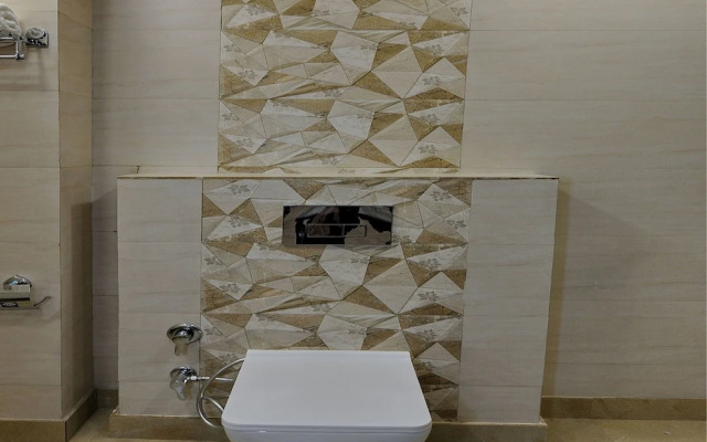 Capital O 12148 Flyover INN