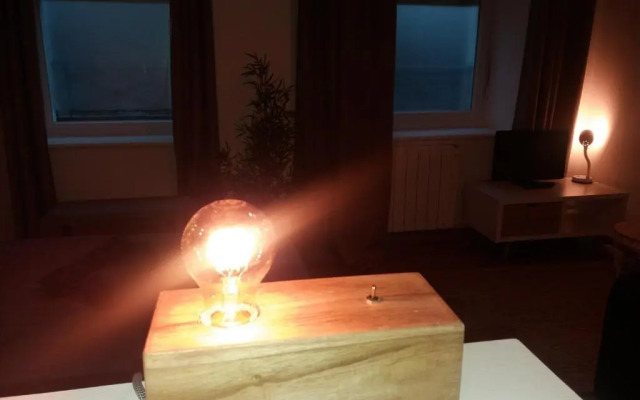 Studio avec terrasse, proche tram