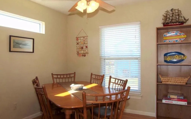 Pelican s Place LCV23