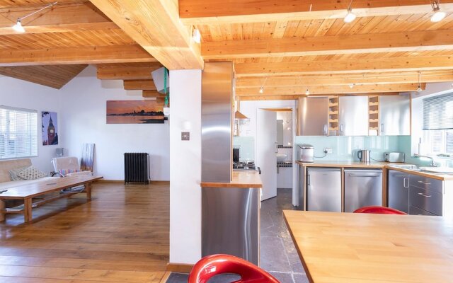 Stylist Split Level 2 Bed With Parking