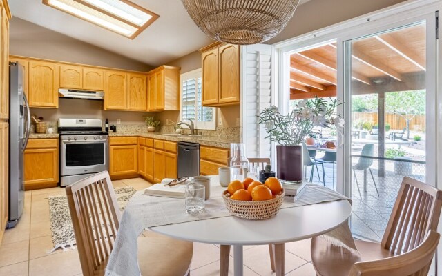Desert Bloom by Avantstay Incredible Oasis w/ Dreamy Backyard & Patio